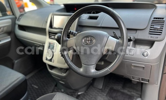 Gura Yakoze Toyota Noah Other Imodoka i Kampala mu Uganda Gura Yakoze Toyota Noah Other Imodoka i Kampala mu Uganda