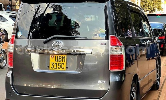Gura Yakoze Toyota Noah Other Imodoka i Kampala mu Uganda Gura Yakoze Toyota Noah Other Imodoka i Kampala mu Uganda