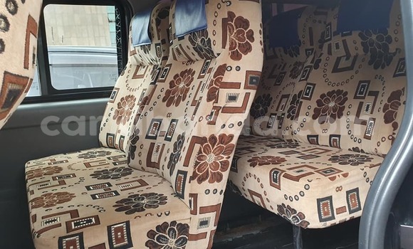 Acheter Occasion Voiture Toyota Hiace Noir à Kampala, Ouganda Acheter Occasion Voiture Toyota Hiace Noir à Kampala, Ouganda