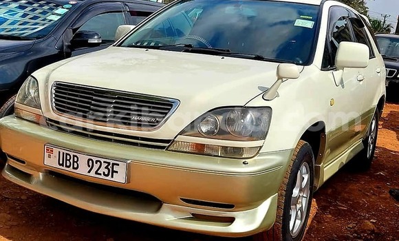 Gura Yakoze Toyota Harrier Beige Imodoka i Kampala mu Uganda Gura Yakoze Toyota Harrier Beige Imodoka i Kampala mu Uganda
