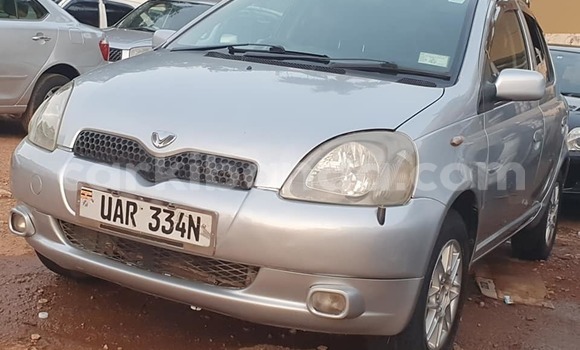 Nunua Ilio tumika Toyota Vitz Fedha Gari ndani ya Kampala nchini Uganda