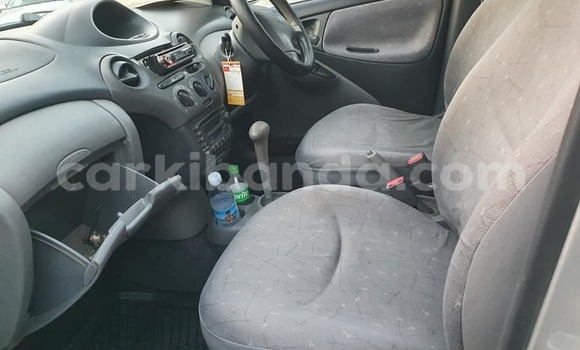 Gura Yakoze Toyota Vitz Silver Imodoka i Kampala mu Uganda Gura Yakoze Toyota Vitz Silver Imodoka i Kampala mu Uganda