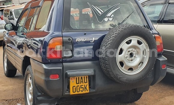 Gura Yakoze Toyota RAV4 Blue Imodoka i Kampala mu Uganda Gura Yakoze Toyota RAV4 Blue Imodoka i Kampala mu Uganda