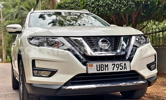 Nunua Ilio tumika Nissan X–Trail Nyeupe Gari ndani ya Kampala nchini Uganda