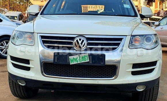 Buy Used Volkswagen Touareg White Car in Kampala in Uganda