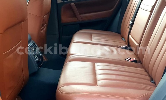 Gura Yakoze Volkswagen Touareg White Imodoka i Kampala mu Uganda Gura Yakoze Volkswagen Touareg White Imodoka i Kampala mu Uganda