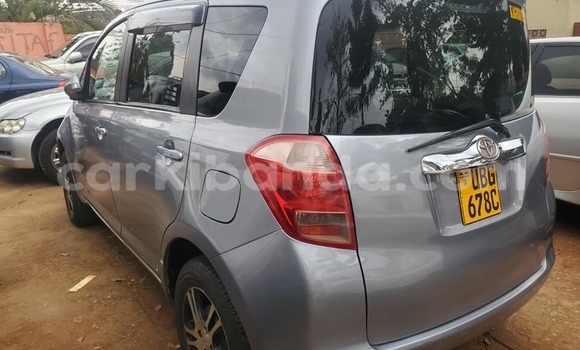 Acheter Occasion Voiture Toyota Ractis Bleu à Kampala, Ouganda Acheter Occasion Voiture Toyota Ractis Bleu à Kampala, Ouganda