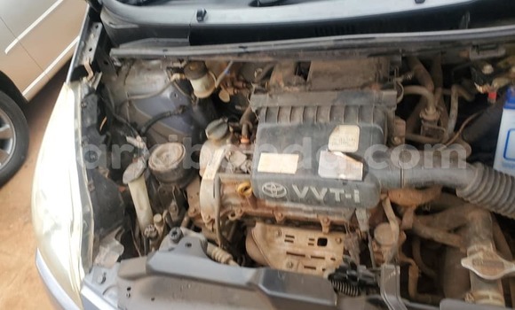 Acheter Occasion Voiture Toyota Ractis Bleu à Kampala, Ouganda Acheter Occasion Voiture Toyota Ractis Bleu à Kampala, Ouganda