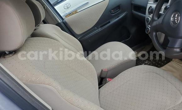 Acheter Occasion Voiture Toyota Ractis Bleu à Kampala, Ouganda Acheter Occasion Voiture Toyota Ractis Bleu à Kampala, Ouganda