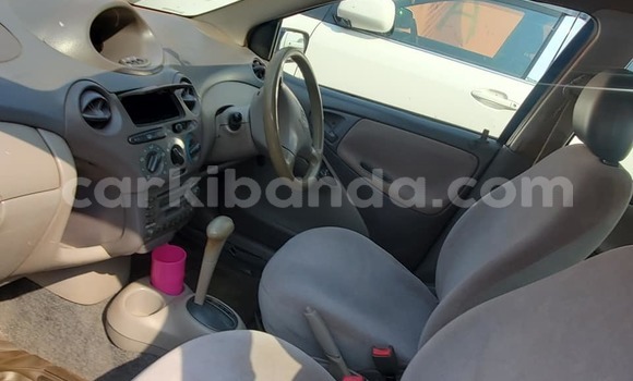 Acheter Occasion Voiture Toyota Platz Bleu à Kampala, Ouganda Acheter Occasion Voiture Toyota Platz Bleu à Kampala, Ouganda