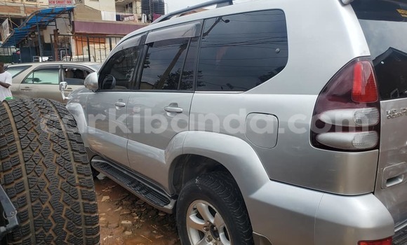 Acheter Occasion Voiture Toyota Land Cruiser Prado Gris à Kampala, Ouganda Acheter Occasion Voiture Toyota Land Cruiser Prado Gris à Kampala, Ouganda