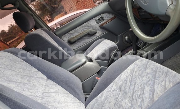 Acheter Occasion Voiture Toyota Land Cruiser Prado Gris à Kampala, Ouganda Acheter Occasion Voiture Toyota Land Cruiser Prado Gris à Kampala, Ouganda