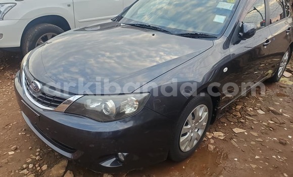 Nunua Ilio tumika Subaru Impreza Bluu Gari ndani ya Kampala nchini Uganda