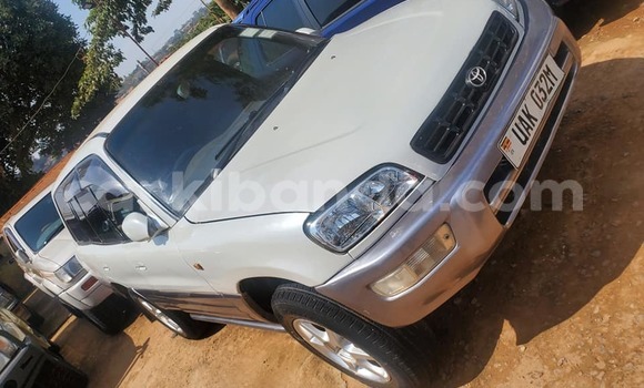 Acheter Occasion Voiture Toyota RAV4 Blanc à Kampala, Ouganda Acheter Occasion Voiture Toyota RAV4 Blanc à Kampala, Ouganda