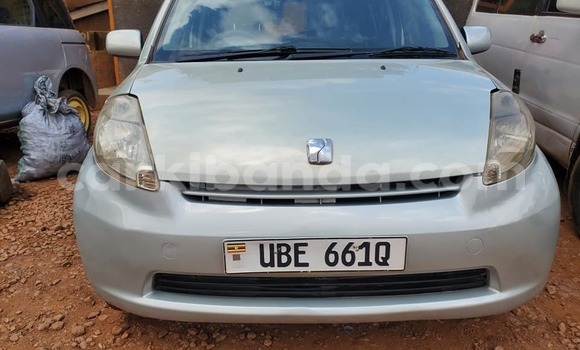 Gura Yakoze Toyota Passo Silver Imodoka i Kampala mu Uganda