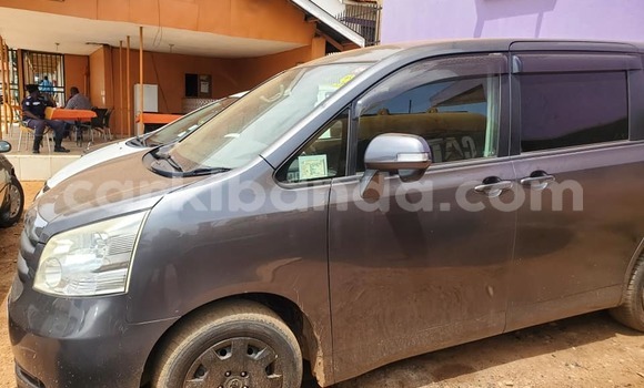 Acheter Occasion Voiture Toyota Noah Autre à Kampala, Ouganda Acheter Occasion Voiture Toyota Noah Autre à Kampala, Ouganda