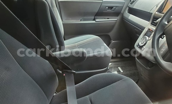 Acheter Occasion Voiture Toyota Noah Autre à Kampala, Ouganda Acheter Occasion Voiture Toyota Noah Autre à Kampala, Ouganda