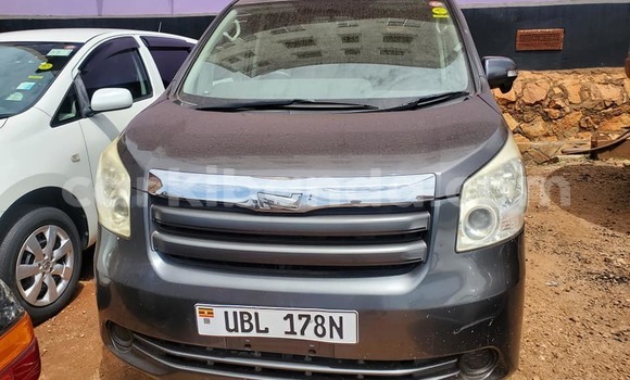 Acheter Occasion Voiture Toyota Noah Autre à Kampala, Ouganda Acheter Occasion Voiture Toyota Noah Autre à Kampala, Ouganda