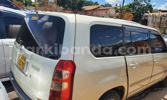 Acheter Occasion Voiture Toyota Succeed Marron à Kampala, Ouganda Acheter Occasion Voiture Toyota Succeed Marron à Kampala, Ouganda