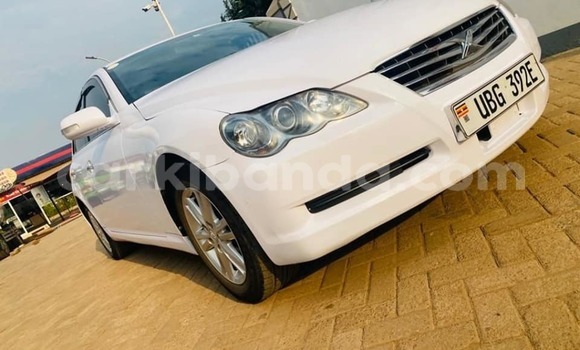 Acheter Occasion Voiture Toyota Mark X Blanc à Kampala, Ouganda