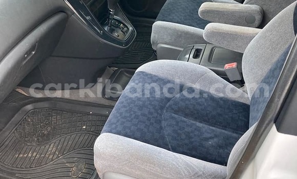 Acheter Occasion Voiture Toyota Harrier Blanc à Kampala, Ouganda Acheter Occasion Voiture Toyota Harrier Blanc à Kampala, Ouganda