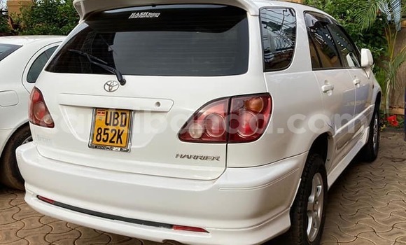Acheter Occasion Voiture Toyota Harrier Blanc à Kampala, Ouganda Acheter Occasion Voiture Toyota Harrier Blanc à Kampala, Ouganda