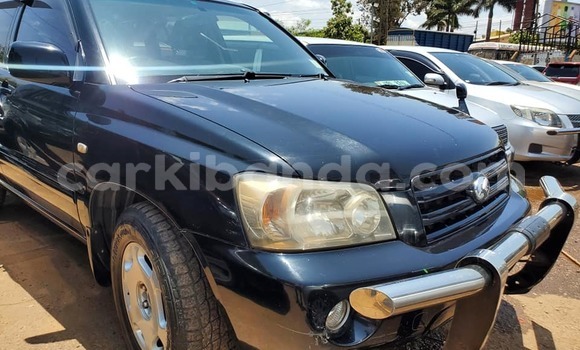 Gura Yakoze Toyota Kluger Black Imodoka i Kampala mu Uganda