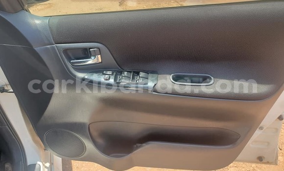 Acheter Occasion Voiture Toyota Spacio Blanc à Kampala, Ouganda Acheter Occasion Voiture Toyota Spacio Blanc à Kampala, Ouganda