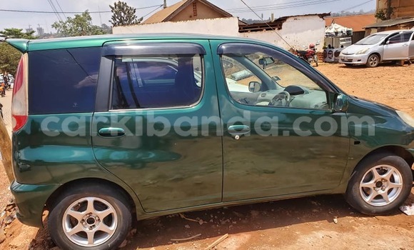 Acheter Occasion Voiture Toyota FunCargo Vert à Kampala, Ouganda