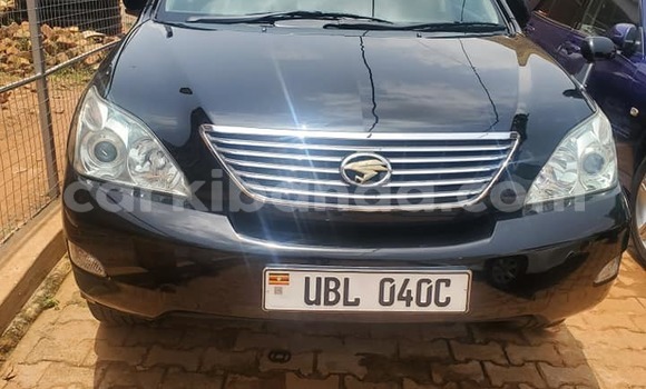 Gura Yakoze Toyota Harrier Black Imodoka i Kampala mu Uganda Gura Yakoze Toyota Harrier Black Imodoka i Kampala mu Uganda