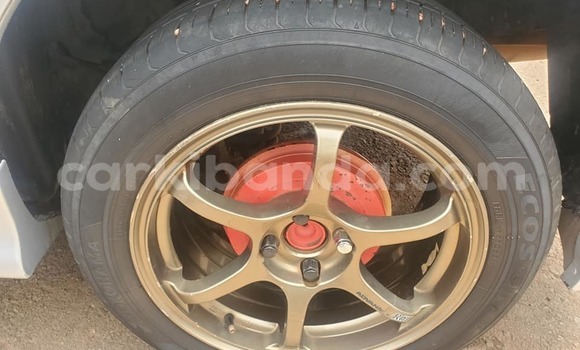 Acheter Occasion Voiture Toyota Allex Gris à Kampala, Ouganda Acheter Occasion Voiture Toyota Allex Gris à Kampala, Ouganda