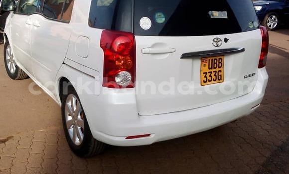 Acheter Occasion Voiture Toyota Raum Blanc à Kampala, Ouganda Acheter Occasion Voiture Toyota Raum Blanc à Kampala, Ouganda