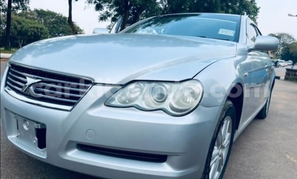 Gura Yakoze Toyota Mark X Silver Imodoka i Kampala mu Uganda