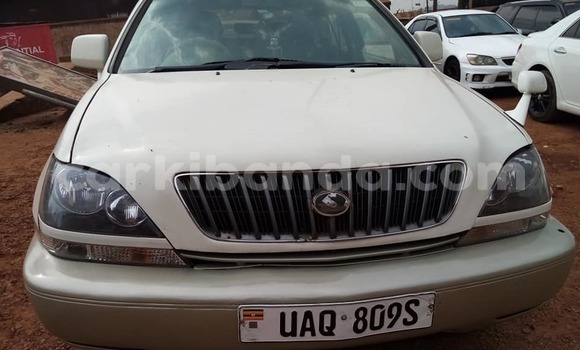 Acheter Occasion Voiture Toyota Harrier Blanc à Kampala, Ouganda Acheter Occasion Voiture Toyota Harrier Blanc à Kampala, Ouganda