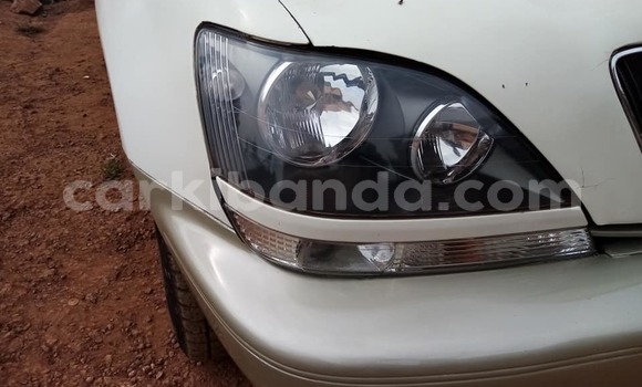 Acheter Occasion Voiture Toyota Harrier Blanc à Kampala, Ouganda Acheter Occasion Voiture Toyota Harrier Blanc à Kampala, Ouganda