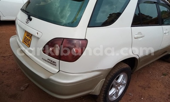 Acheter Occasion Voiture Toyota Harrier Blanc à Kampala, Ouganda Acheter Occasion Voiture Toyota Harrier Blanc à Kampala, Ouganda
