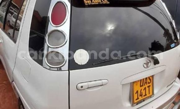 Acheter Occasion Voiture Toyota Raum Blanc à Kampala, Ouganda Acheter Occasion Voiture Toyota Raum Blanc à Kampala, Ouganda