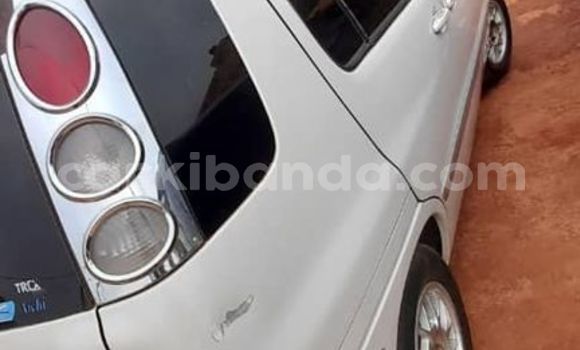 Acheter Occasion Voiture Toyota Raum Blanc à Kampala, Ouganda Acheter Occasion Voiture Toyota Raum Blanc à Kampala, Ouganda