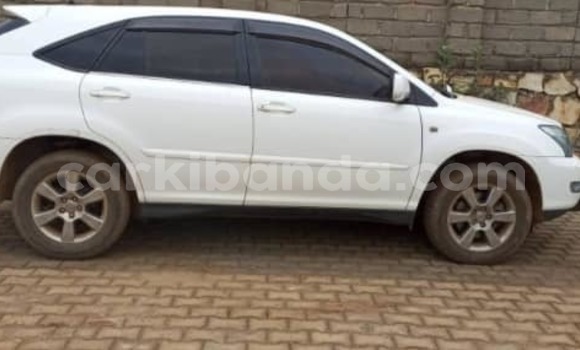 Acheter Occasion Voiture Toyota Harrier Blanc à Kampala, Ouganda