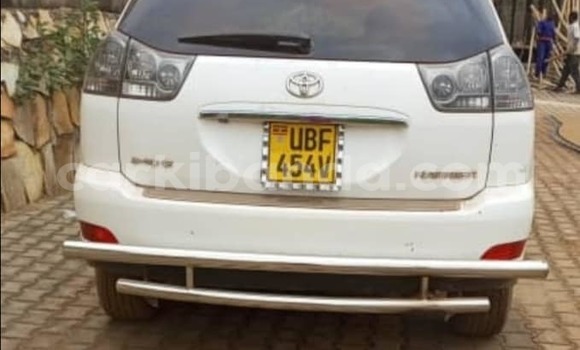 Acheter Occasion Voiture Toyota Harrier Blanc à Kampala, Ouganda Acheter Occasion Voiture Toyota Harrier Blanc à Kampala, Ouganda