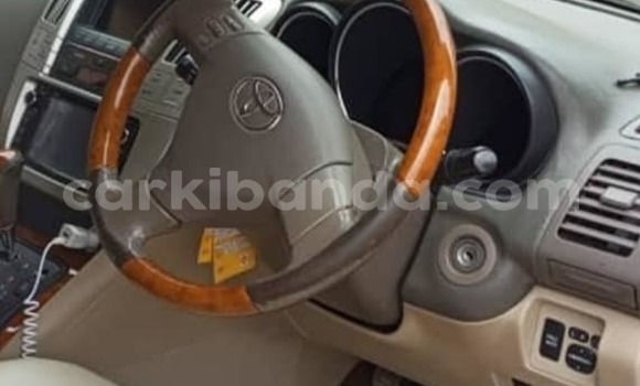 Acheter Occasion Voiture Toyota Harrier Blanc à Kampala, Ouganda Acheter Occasion Voiture Toyota Harrier Blanc à Kampala, Ouganda