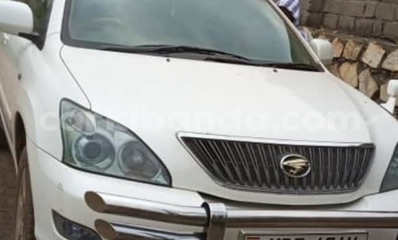 Acheter Occasion Voiture Toyota Harrier Blanc à Kampala, Ouganda Acheter Occasion Voiture Toyota Harrier Blanc à Kampala, Ouganda