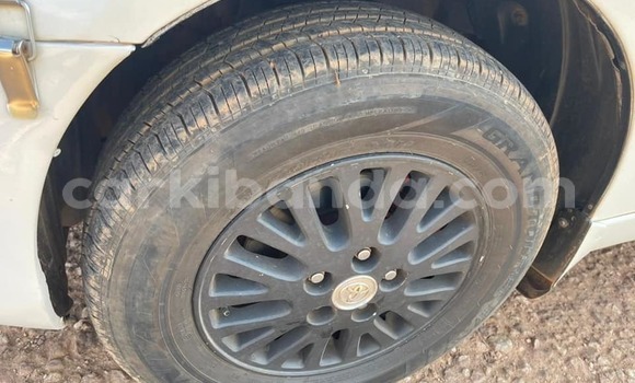 Acheter Occasion Voiture Toyota Brevis Blanc à Kampala, Ouganda Acheter Occasion Voiture Toyota Brevis Blanc à Kampala, Ouganda