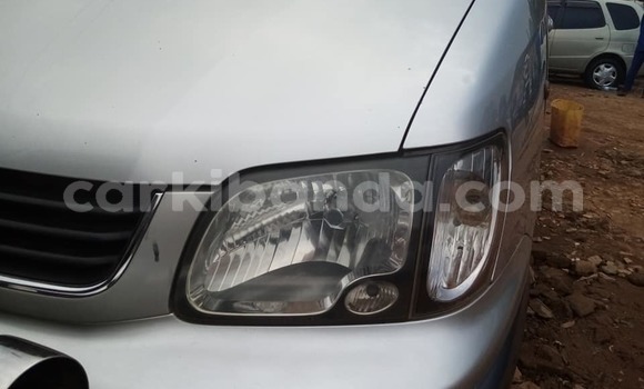 Acheter Occasion Voiture Toyota Noah Gris à Kampala, Ouganda Acheter Occasion Voiture Toyota Noah Gris à Kampala, Ouganda