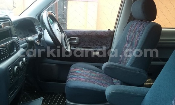 Acheter Occasion Voiture Toyota Noah Gris à Kampala, Ouganda Acheter Occasion Voiture Toyota Noah Gris à Kampala, Ouganda