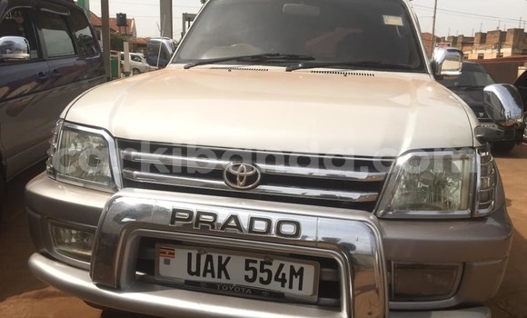 Nunua Ilio tumika Toyota Land Cruiser Prado Fedha Gari ndani ya Kampala nchini Uganda