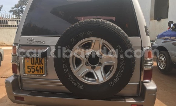Acheter Occasion Voiture Toyota Land Cruiser Prado Gris à Kampala, Ouganda Acheter Occasion Voiture Toyota Land Cruiser Prado Gris à Kampala, Ouganda