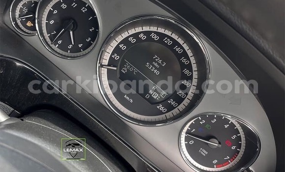 Acheter Occasion Voiture Mercedes‒Benz E–Class Blanc à Kampala, Ouganda Acheter Occasion Voiture Mercedes‒Benz E–Class Blanc à Kampala, Ouganda