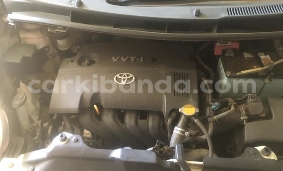 Acheter Occasion Voiture Toyota Ractis Blanc à Kampala, Ouganda Acheter Occasion Voiture Toyota Ractis Blanc à Kampala, Ouganda