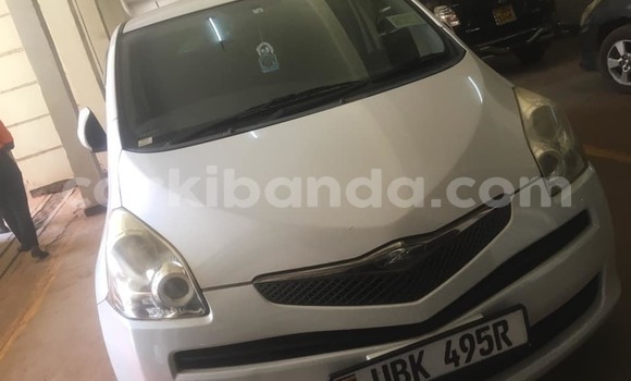 Acheter Occasion Voiture Toyota Ractis Blanc à Kampala, Ouganda Acheter Occasion Voiture Toyota Ractis Blanc à Kampala, Ouganda